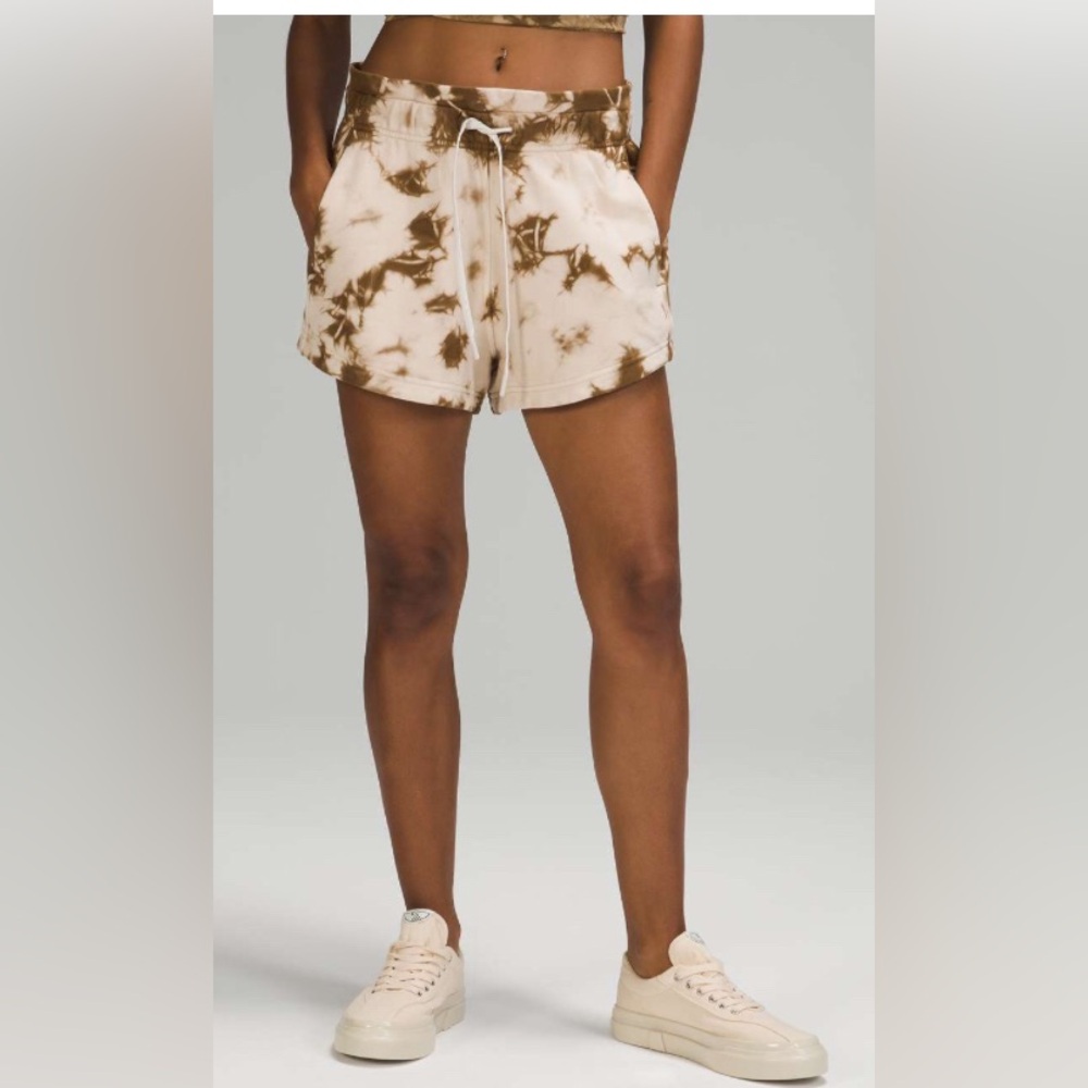 Lululemon Inner Glow Short 3" *Earth Dye
Earth Dye Sand EUC